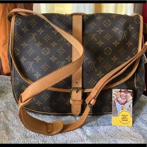 Saumur 35 Louis Vuitton Crossbody/Messenger Bag.